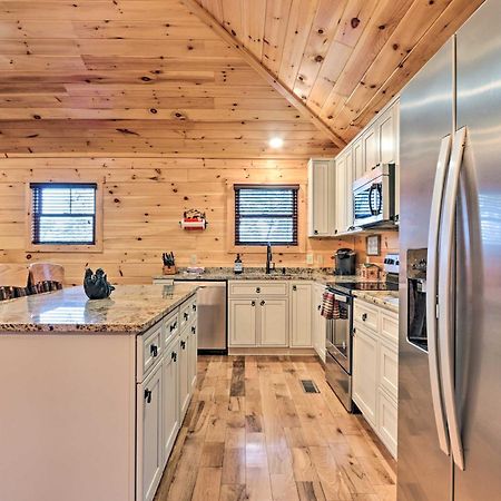 Luxe Cabin With Hot Tub, Theater, Pool Table, Arcade Pigeon Forge Dış mekan fotoğraf