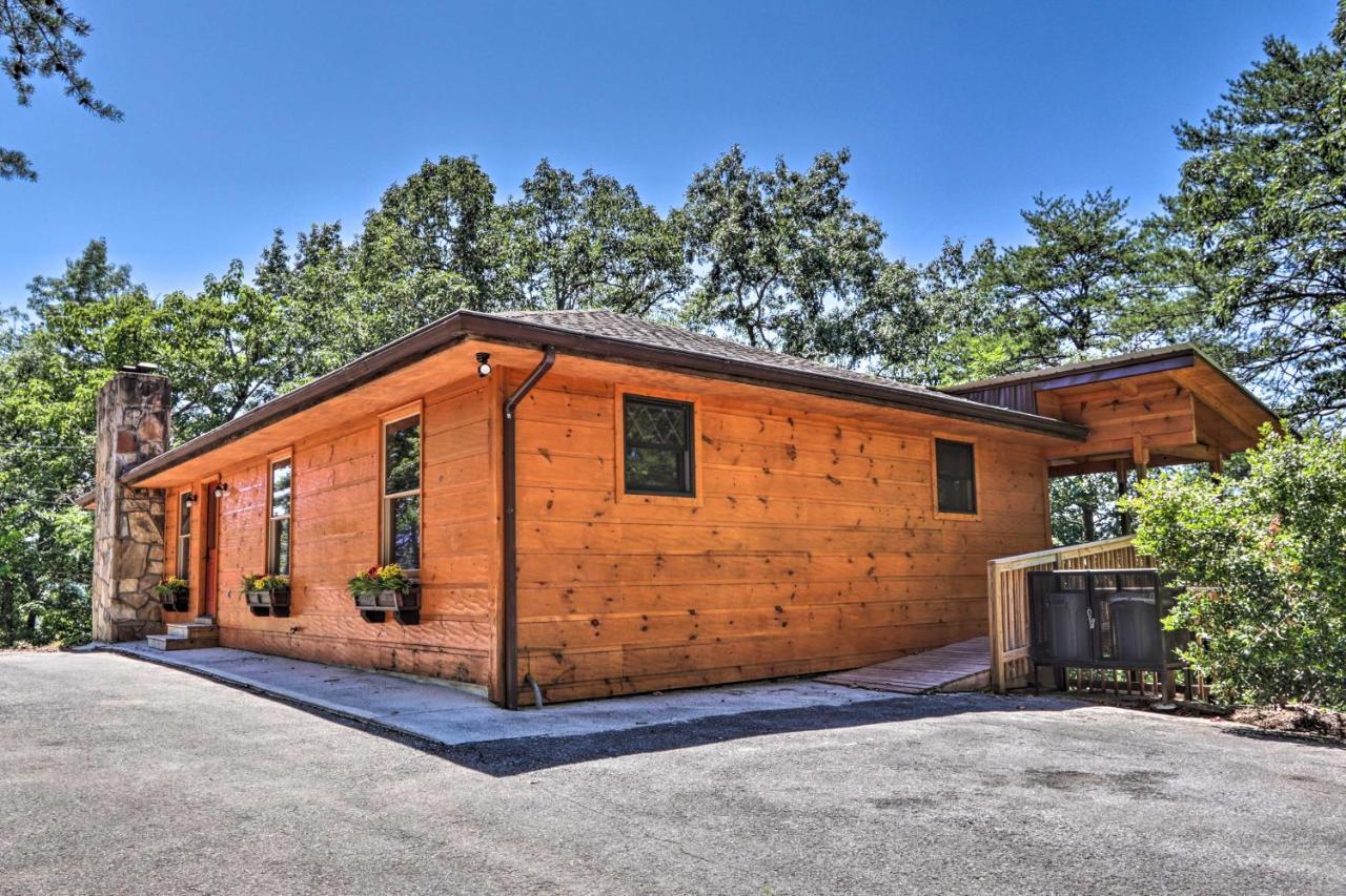 Luxe Cabin With Hot Tub, Theater, Pool Table, Arcade Pigeon Forge Dış mekan fotoğraf