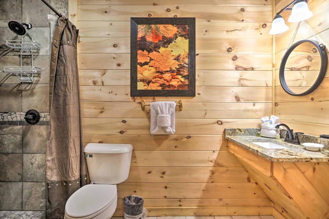 Luxe Cabin With Hot Tub, Theater, Pool Table, Arcade Pigeon Forge Dış mekan fotoğraf