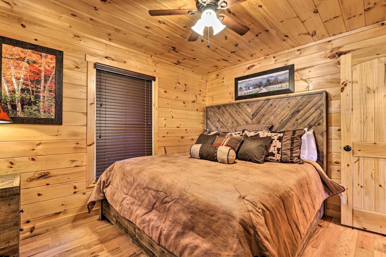 Luxe Cabin With Hot Tub, Theater, Pool Table, Arcade Pigeon Forge Dış mekan fotoğraf
