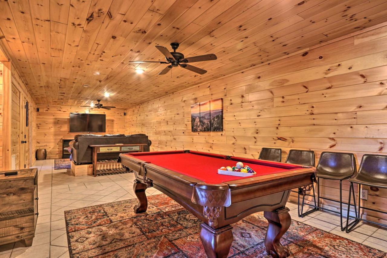 Luxe Cabin With Hot Tub, Theater, Pool Table, Arcade Pigeon Forge Dış mekan fotoğraf