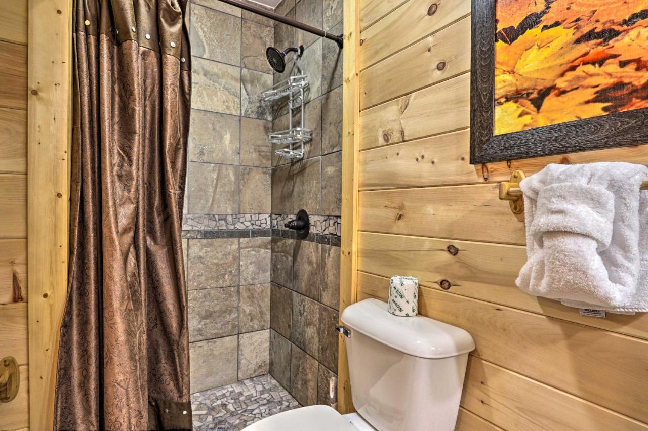 Luxe Cabin With Hot Tub, Theater, Pool Table, Arcade Pigeon Forge Dış mekan fotoğraf