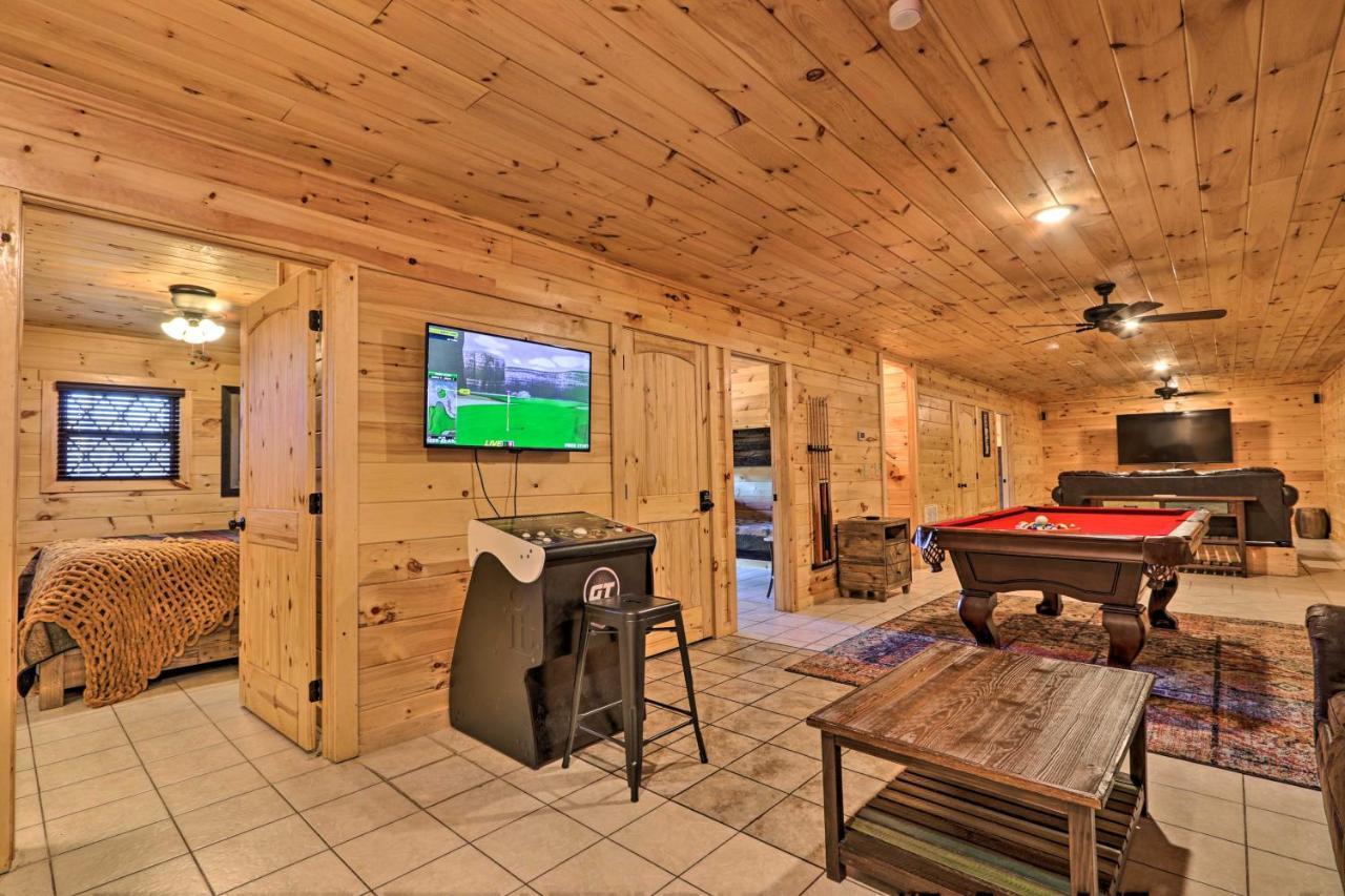 Luxe Cabin With Hot Tub, Theater, Pool Table, Arcade Pigeon Forge Dış mekan fotoğraf