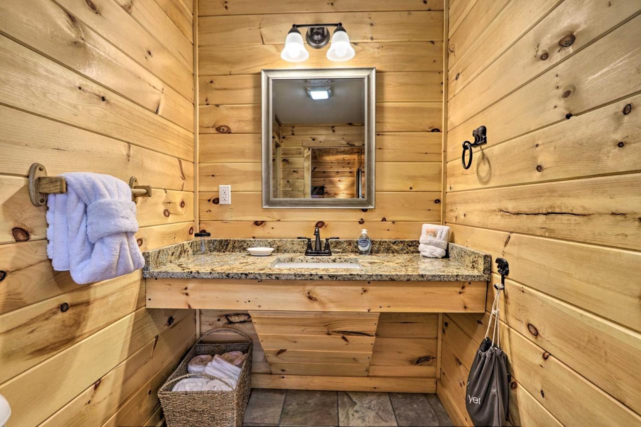 Luxe Cabin With Hot Tub, Theater, Pool Table, Arcade Pigeon Forge Dış mekan fotoğraf