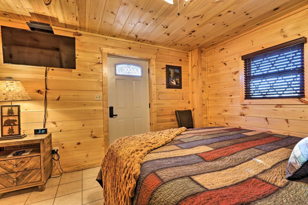 Luxe Cabin With Hot Tub, Theater, Pool Table, Arcade Pigeon Forge Dış mekan fotoğraf