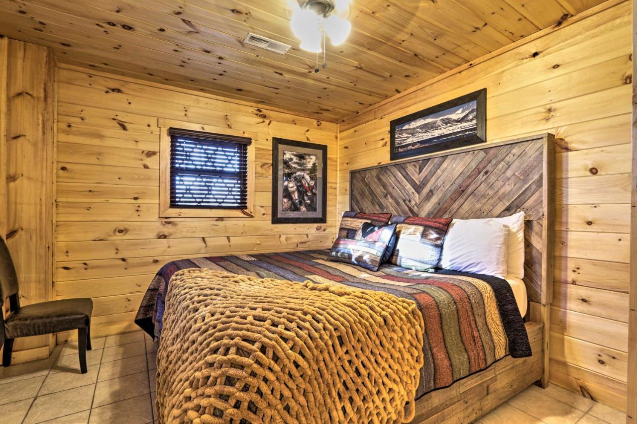 Luxe Cabin With Hot Tub, Theater, Pool Table, Arcade Pigeon Forge Dış mekan fotoğraf