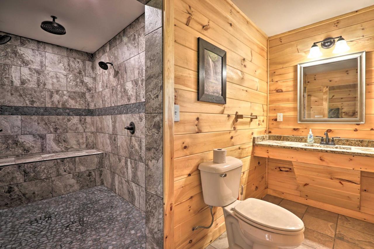 Luxe Cabin With Hot Tub, Theater, Pool Table, Arcade Pigeon Forge Dış mekan fotoğraf