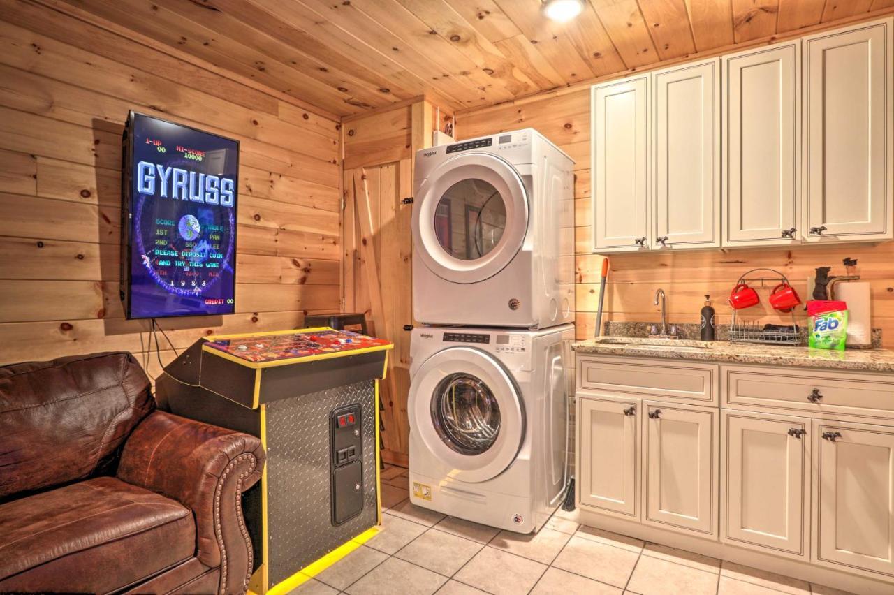 Luxe Cabin With Hot Tub, Theater, Pool Table, Arcade Pigeon Forge Dış mekan fotoğraf
