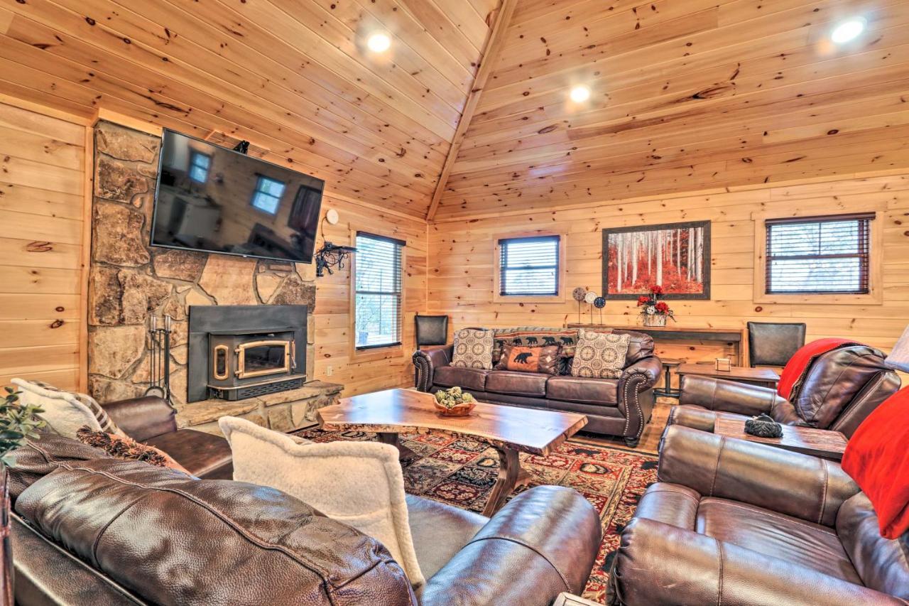 Luxe Cabin With Hot Tub, Theater, Pool Table, Arcade Pigeon Forge Dış mekan fotoğraf