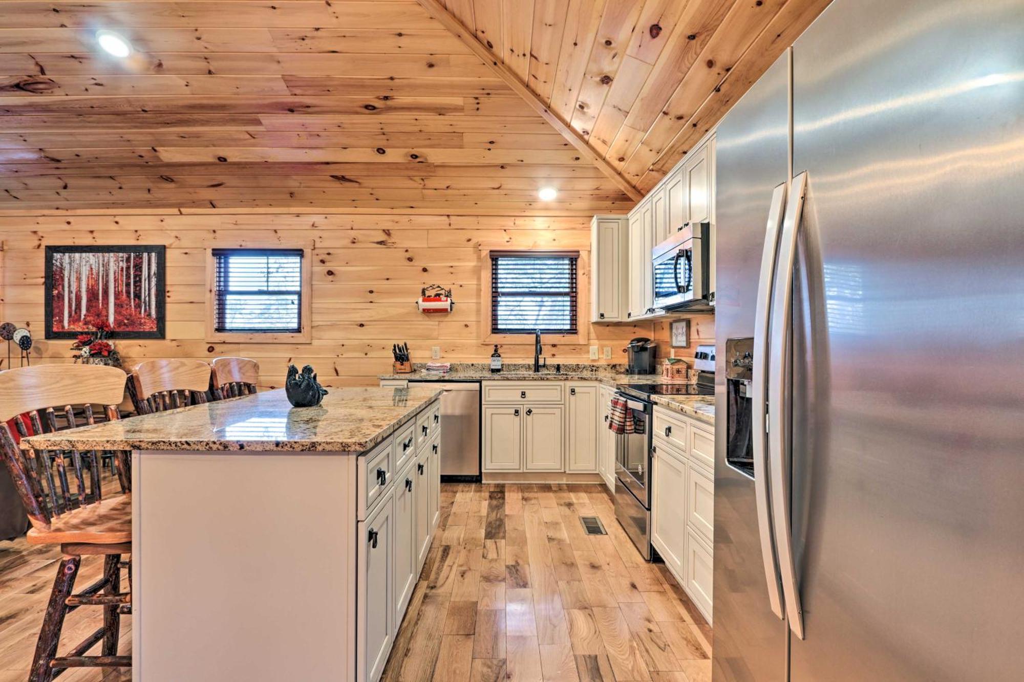 Luxe Cabin With Hot Tub, Theater, Pool Table, Arcade Pigeon Forge Dış mekan fotoğraf