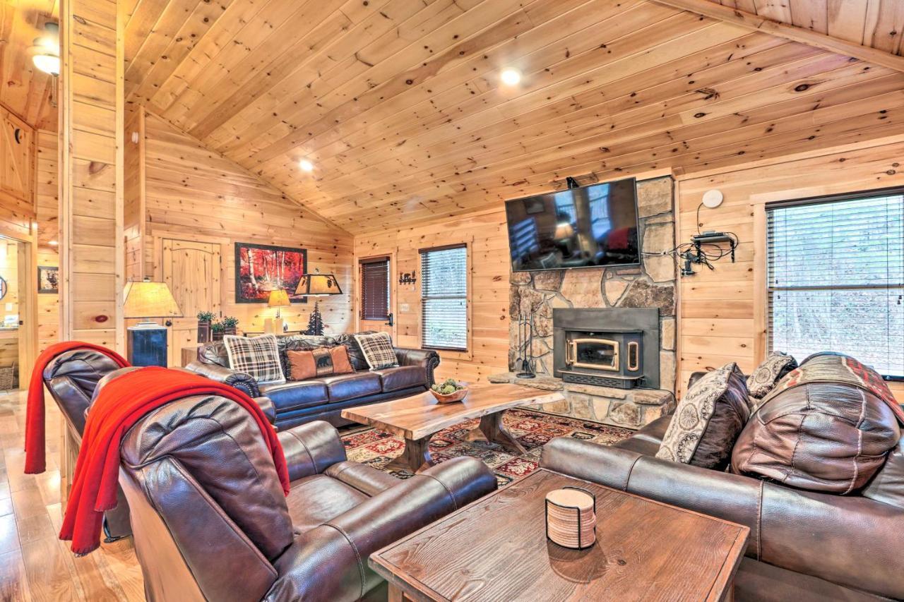 Luxe Cabin With Hot Tub, Theater, Pool Table, Arcade Pigeon Forge Dış mekan fotoğraf