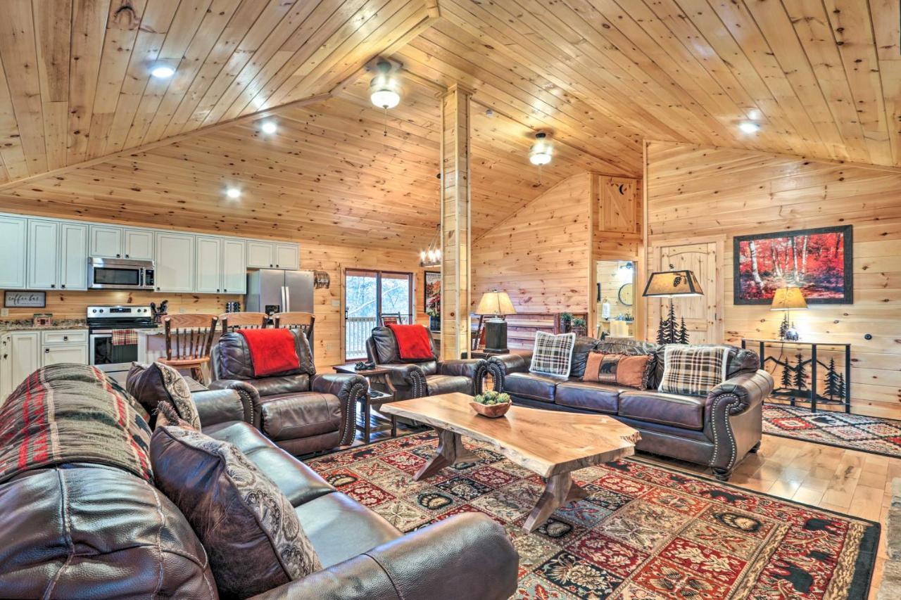 Luxe Cabin With Hot Tub, Theater, Pool Table, Arcade Pigeon Forge Dış mekan fotoğraf