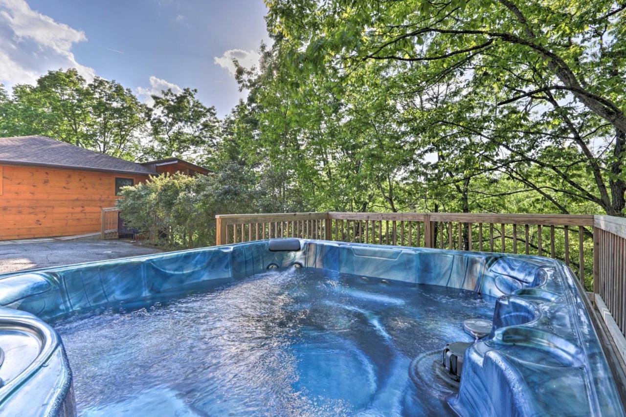 Luxe Cabin With Hot Tub, Theater, Pool Table, Arcade Pigeon Forge Dış mekan fotoğraf